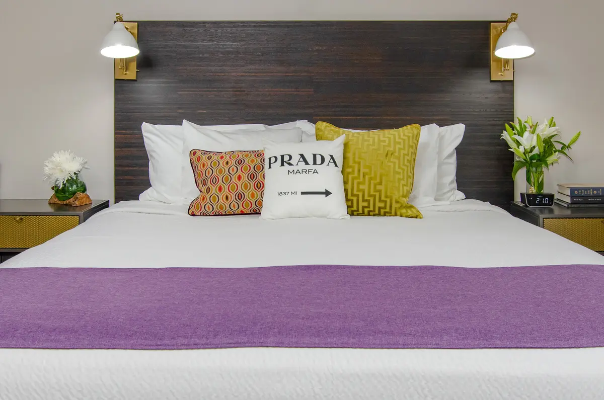 King-Deluxe.jpg King Suite Bedroom